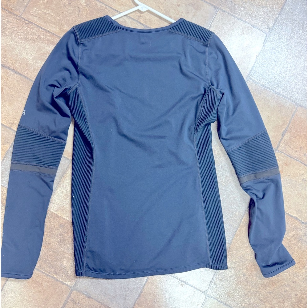 Gap athleta top . Navy Blue. Size small excellent condition